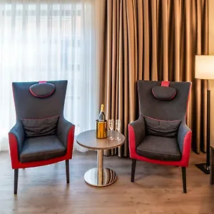 מלון Plaza Premium Center ****