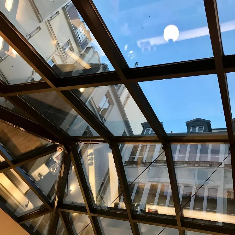 פריז Le Basile Hotel