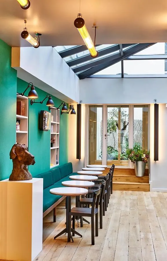 ****  פריז Le Basile Hotel צרפת