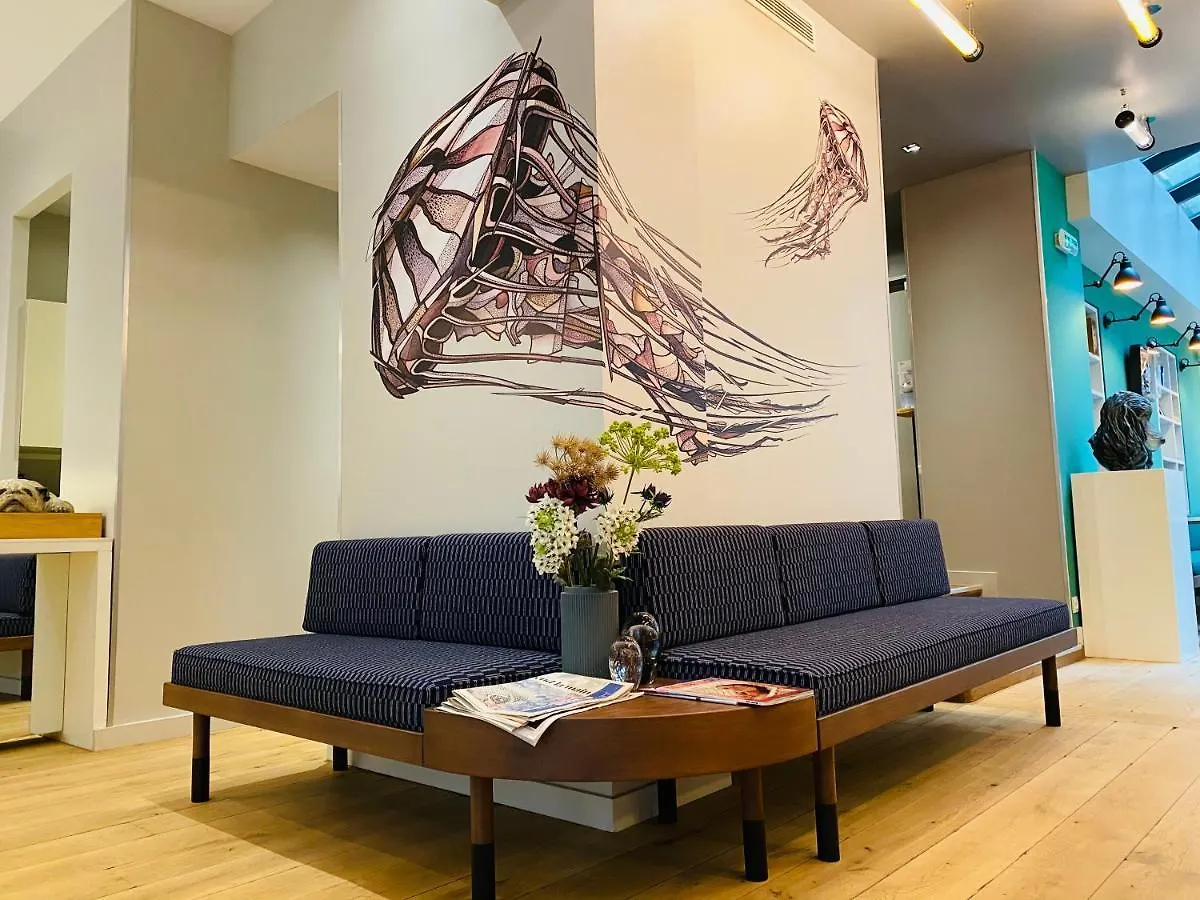 פריז Le Basile Hotel