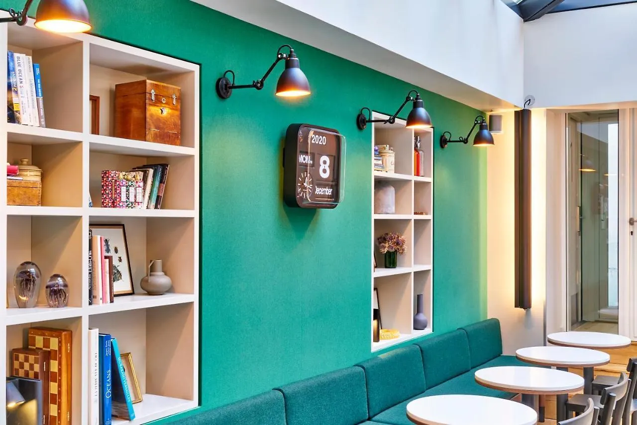 פריז Le Basile Hotel