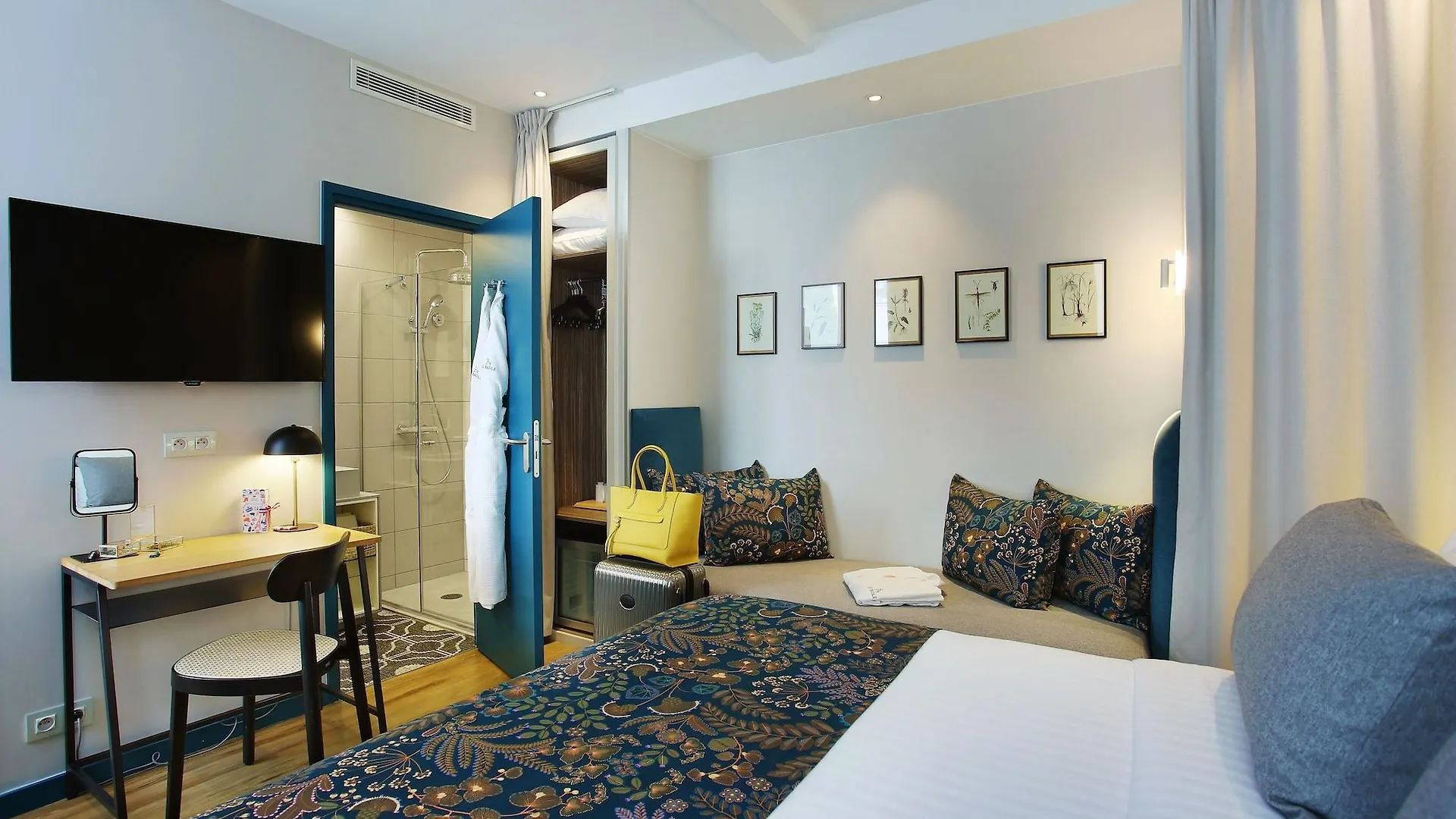 פריז Le Basile Hotel