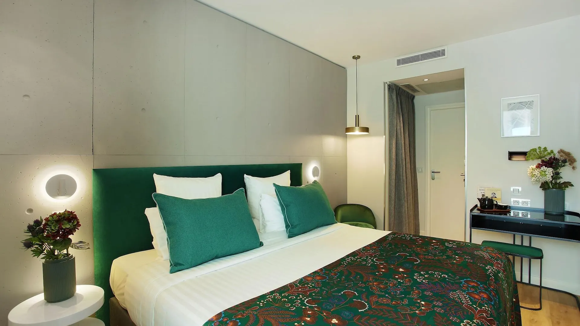 פריז Le Basile Hotel