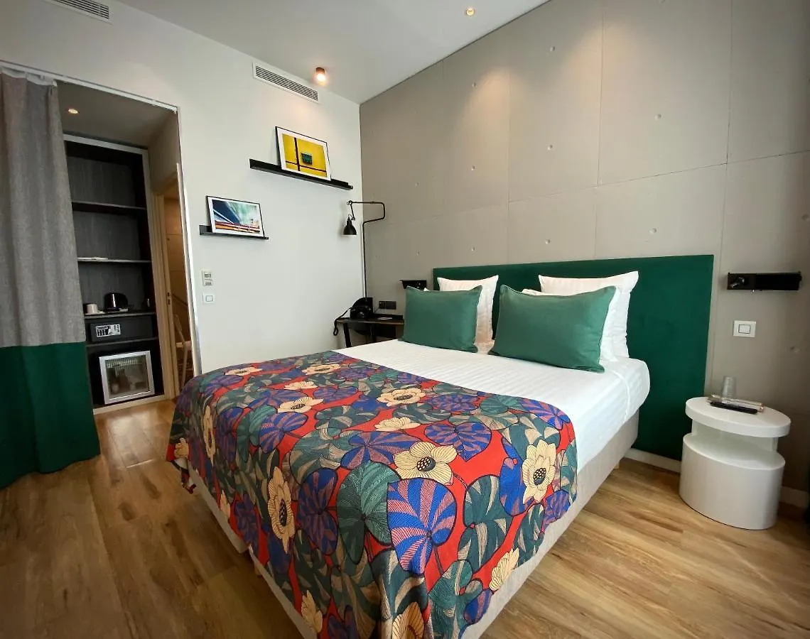 ****  פריז Le Basile Hotel צרפת